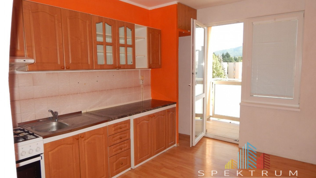 SPEKTRUM REALITY- Na Predaj 3-izbový byt, 70 m2, Handlová, ul. Okružná, okres Prievidza